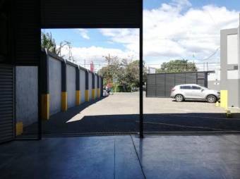 Se vende bodega para uso comercial en San Antonio Heredia 25-1366