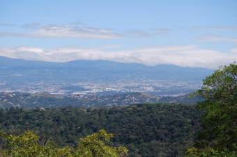 Se vende amplia finca de 2,1 hectáreas en Rio Oro 23-3341