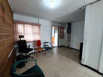 Se vende propiedad con 5 oficinas y uso de suelo comercial en Heredia Centro 24-1073