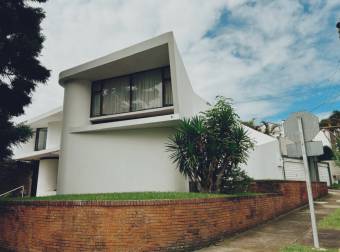 CASA EN VENTA EN PINARES DE CURRIDABAT