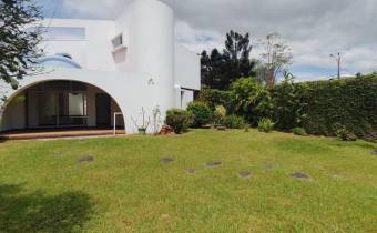 CASA EN VENTA EN PINARES DE CURRIDABAT