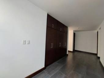 Se vende lujosa casa con amplio lote plano en Ángeles de Heredia 25-1255