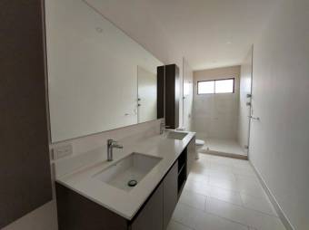 Se vende moderna casa en condominio de Pozos en Santa Ana 25-1243