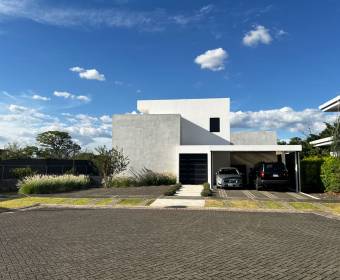 Casa a la venta en condominio Los Manzanos, dentro de Ciudad Hacienda Los Reyes.