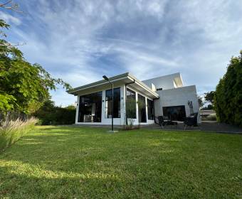 Casa a la venta en condominio Los Manzanos, dentro de Ciudad Hacienda Los Reyes.