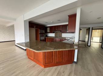 ¡GRAN REMATE! Apartamento en Condominio Sabana Real, San José