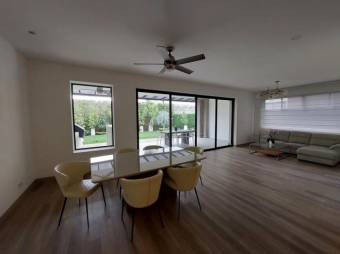 Se vende moderna casa en condominio de Pozos en Santa Ana 25-1243