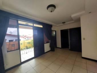 Se vende casa con patio en condominio de Montes de oca 25-1242