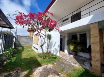 Se vende moderna casa independiente en San Vicente Heredia 25-1354