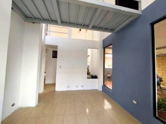 Se vende moderna casa independiente en San Vicente Heredia 25-1354