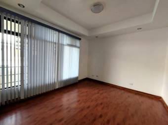 Se vende moderna casa independiente en San Vicente Heredia 25-1354