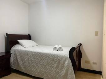 Se alquila moderno apartamento en condominio de Santa Ana 25-1381