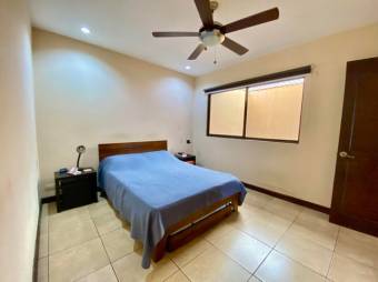 Se vende moderna casa en condominio de Santa Ana Centro 25-31