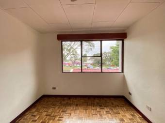 Se vende espaciosa casa en condominio de Uruca San José 24-317