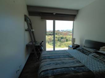 Se vende espacioso apartamento en Torre de Uruca San José 25-1151