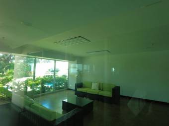 Se vende espacioso apartamento en Torre de Uruca San José 25-1151