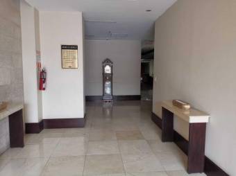 Se vende espacioso apartamento en Mata Redonda San José 25-475