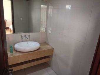 Se vende espacioso apartamento en Mata Redonda San José 25-475