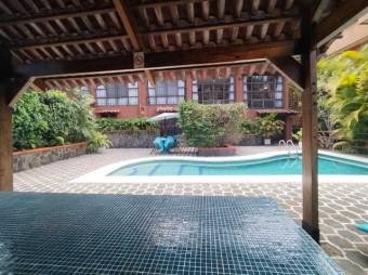 Se vende condominio con 5 apartamentos en Rohrmoser 24-1216