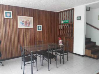 Se vende condominio con 5 apartamentos en Rohrmoser 24-1216