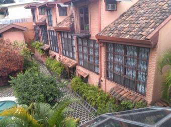 Se vende condominio con 5 apartamentos en Rohrmoser 24-1216