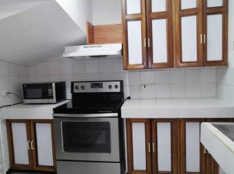 Se vende condominio con 5 apartamentos en Rohrmoser 24-1216