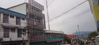 Se vende edificio de 4 plantas en Hospital San José 24-1445