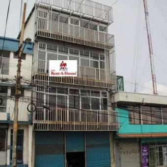 Se vende edificio de 4 plantas en Hospital San José 24-1445