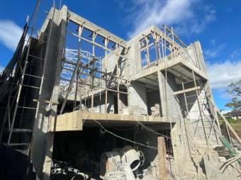 Se vende casa en construcción para estrenar en Ulloa 24-991 