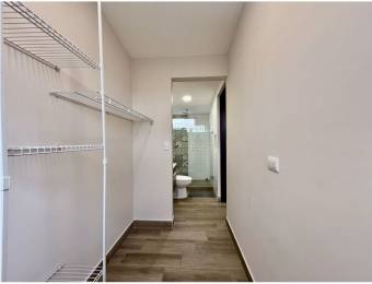 Alquiler de Apartamento duplex con parqueo en San Pedro, Montes de Oca.