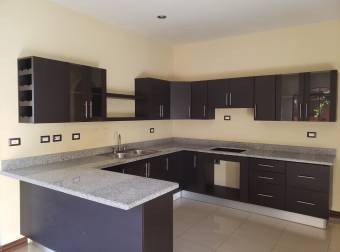 ¡GRAN REMATE! Casa en Condominio La Hacienda El Guarco, El Tejar, Cartago