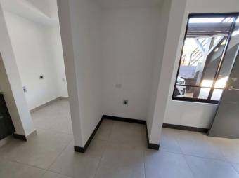 Se alquila apartamento nuevo con patio en la Aurora 25-1403