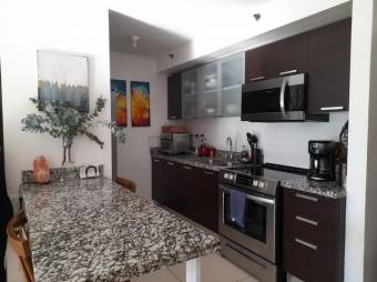 Se vende moderno apartamento en condominio de Rohrmoser 25-644