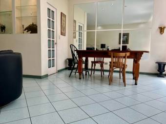 Se vende moderna casa de 2 plantas en Uruca San José 25-528