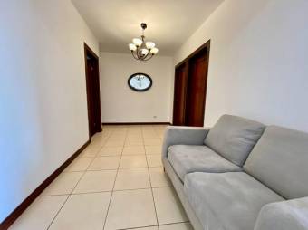 Se vende moderno apartamento en condominio de Santa Ana 24-565