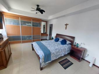 Se vende apartamento en condominio de Pozos Santa Ana 24-949