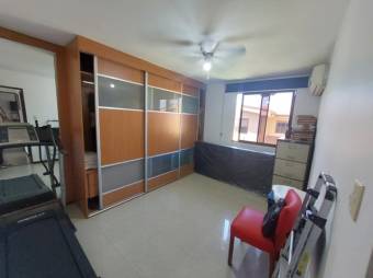 Se vende apartamento en condominio de Pozos Santa Ana 24-949