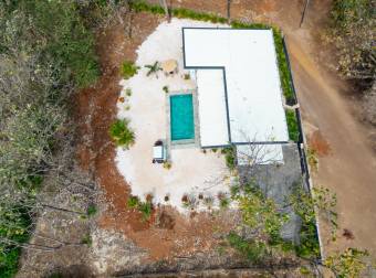 Villa Moderna con Piscina y Gran Potencial en Río Santo, Tamarindo