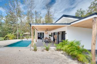 Villa Moderna con Piscina y Gran Potencial en Río Santo, Tamarindo