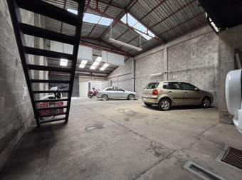 SALE OF WAREHOUSE AND HOUSE IN SAN JUAN DE TIBÁS, STRATEGIC LOCATION