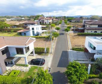 Lots for sale in Posada del Río condominium in La Guacima, Alajuela.