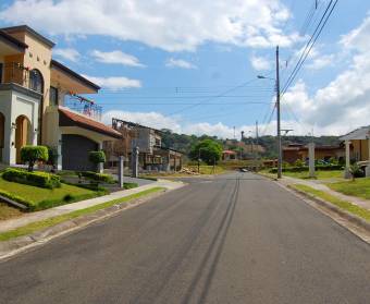 Lots for sale in  the Veredas del Arroyo condominium in Las Vueltas de La Guacima.