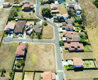 Lots for sale in  the Veredas del Arroyo condominium in Las Vueltas de La Guacima.