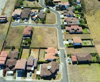 Lots for sale in  the Veredas del Arroyo condominium in Las Vueltas de La Guacima.