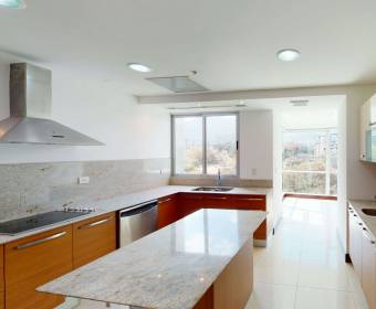 Apartamento a la venta en condominio Central Park en Escazú.