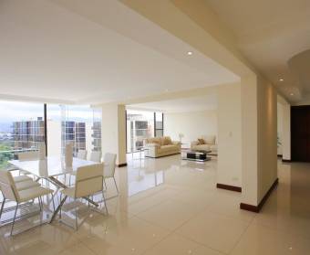 Apartamento a la venta en condominio en Bello Horizonte, Escazú.