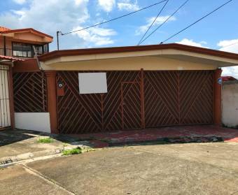 Casa a la venta en residencial Altamira en el centro de La Guacima, Alajuela.