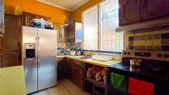 Se vende espaciosa casa con patio en Zapote San José 25-66 Se vende espaciosa casa con patio en Zapote San José 25-66