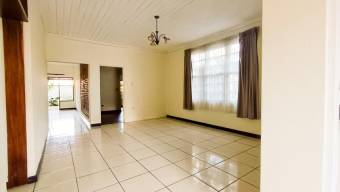 Se vende espaciosa casa con patio en Zapote San José 25-66 Se vende espaciosa casa con patio en Zapote San José 25-66