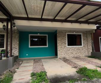 Casa a la venta en condominio Villas de Arfan en El Tejar del Guarco, Cartago. 